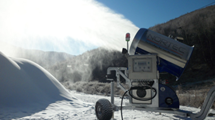 优质滑雪场造雪机